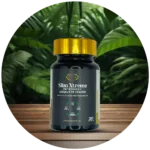 Une bouteille noire avec un bouchon doré étiquetée « NEW SLIM XTREME FAT BURNER PILLS » est placée sur une surface en bois avec un feuillage vert luxuriant en arrière-plan. Le flacon, contenant 30 pilules minceur, promet une perte de poids efficace en tant que complément alimentaire.