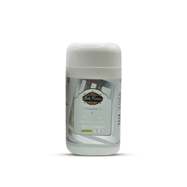 Un flacon blanc étiqueté "VITAMINE C & COLLAGENE ORGANIQUE", complément alimentaire formulé pour soutenir le collagène organique, est présenté sur un fond blanc uni. Un flacon blanc étiqueté "VITAMINE C & COLLAGENE ORGANIQUE", complément alimentaire formulé pour soutenir le collagène organique, est présenté sur un fond blanc uni.