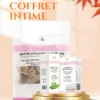 Le coffret Intime Naturelle Nubian, comprenant le thé Detox Organic Yoni et deux boîtes de bien-être nubiennes, est présenté sur une plateforme ronde en or avec des feuilles, évoquant une esthétique naturellement luxueuse et élégante.