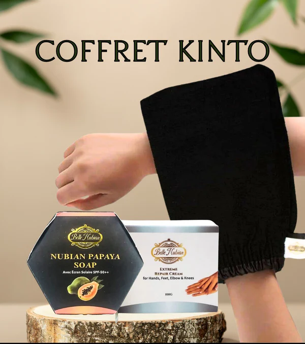 Un gant exfoliant noir est porté sur une main à côté des Doigts Ultime de Routine Kinto, du Savon Nubian Papaya et du Baume Extrême, mettant en valeur l'expérience Routine Kinto, avec le texte "Coffret Kinto" au-dessus.